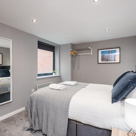 Host Apartments - Contemporary 3 Bed Apt With Balcony - Perfect For Long Stays Liverpool Dış mekan fotoğraf