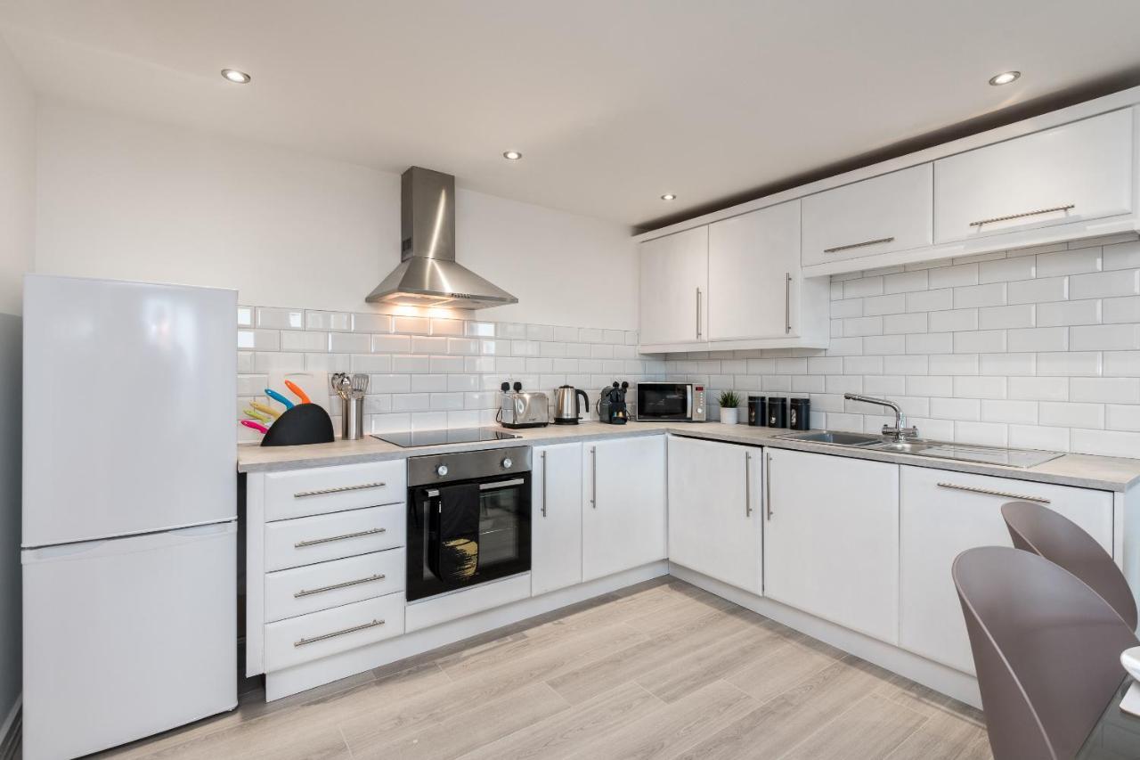 Host Apartments - Contemporary 3 Bed Apt With Balcony - Perfect For Long Stays Liverpool Dış mekan fotoğraf