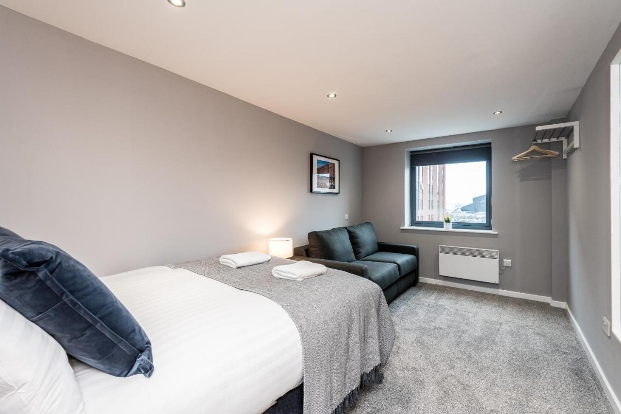 Host Apartments - Contemporary 3 Bed Apt With Balcony - Perfect For Long Stays Liverpool Dış mekan fotoğraf