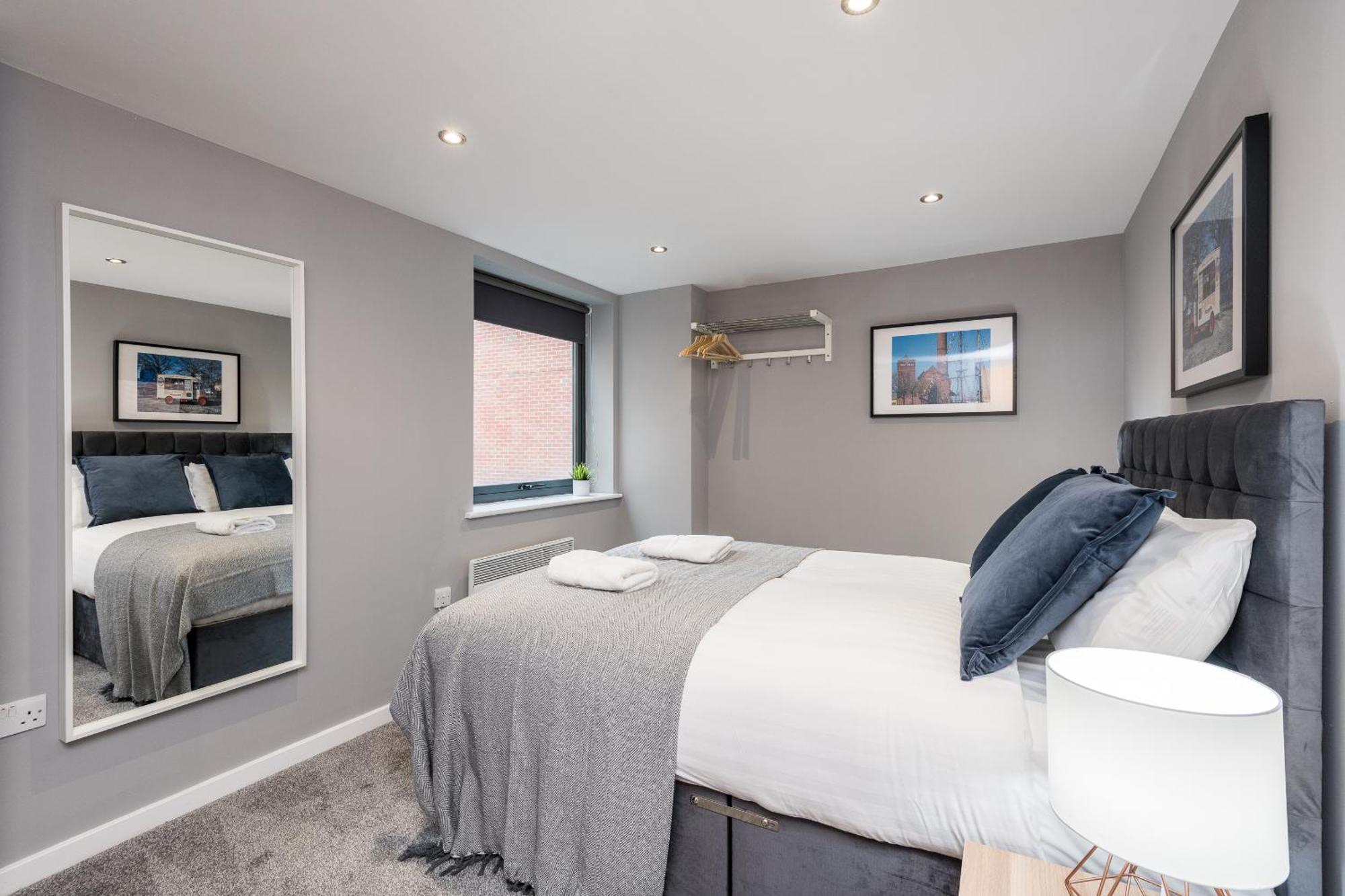 Host Apartments - Contemporary 3 Bed Apt With Balcony - Perfect For Long Stays Liverpool Dış mekan fotoğraf